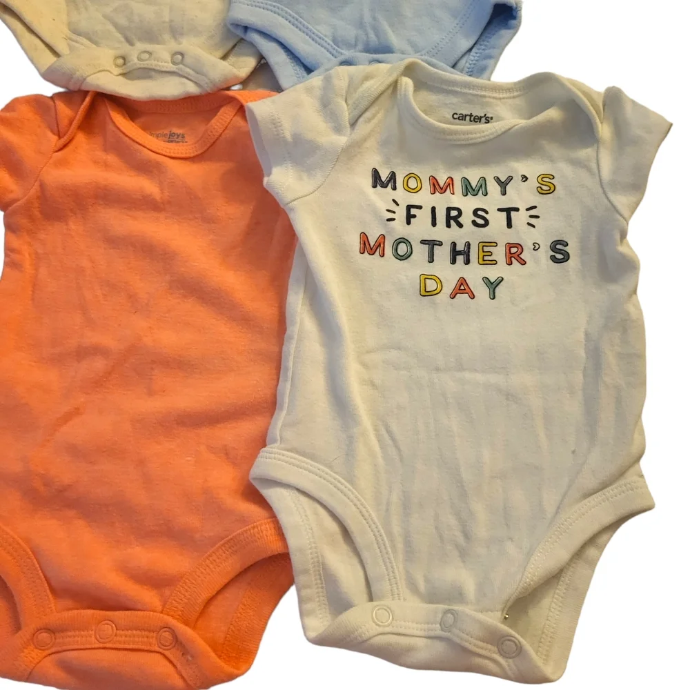 ⚠️SOLD⚠️Lot Of 8 Baby Boy Onesies Size Newborn - Picture 2 of 11